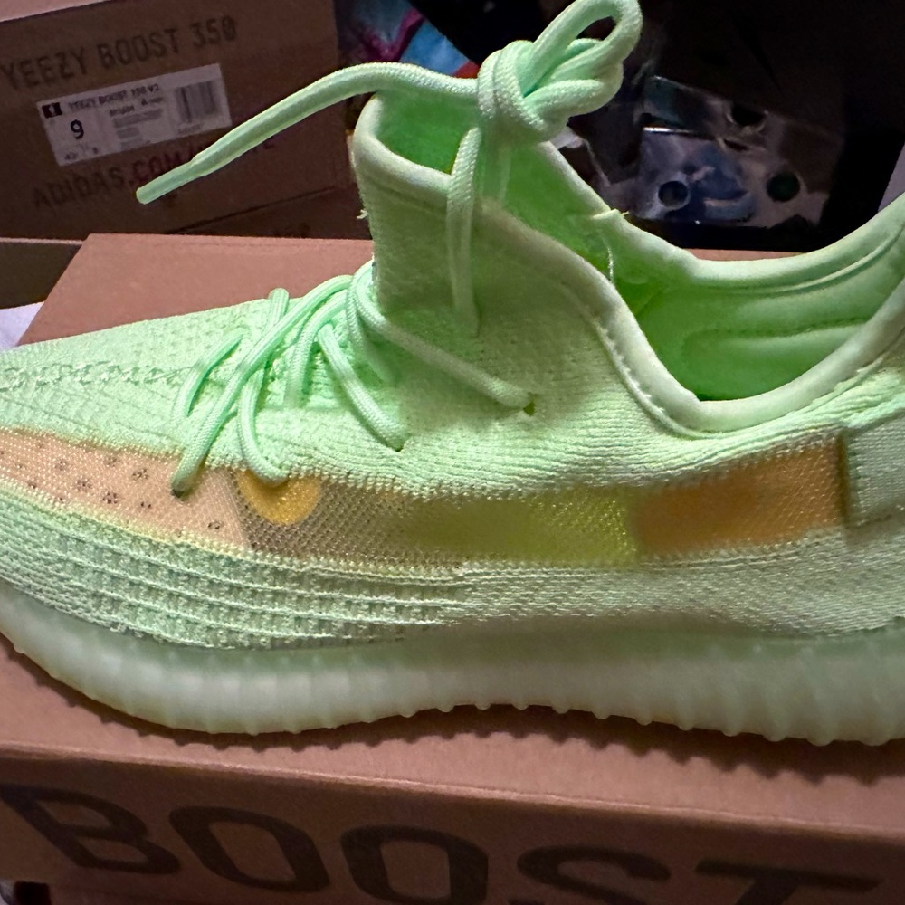 Brand new light green yee never been worn